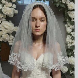 Romantic White Lace Double Layer Veil